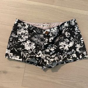 NEVER WORN Roxy Floral Shorts